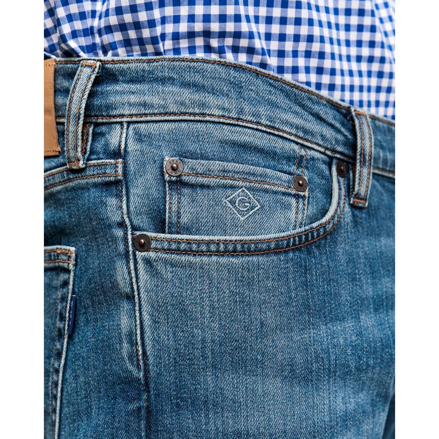 Slim fit mid rise straight leg