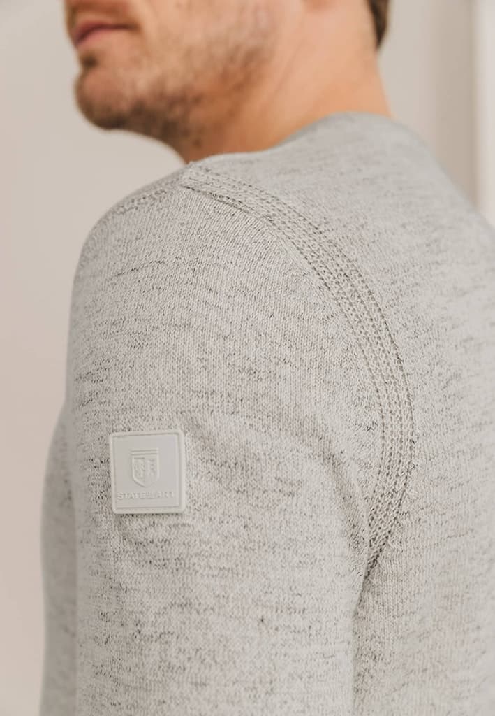 C-neck knit chine