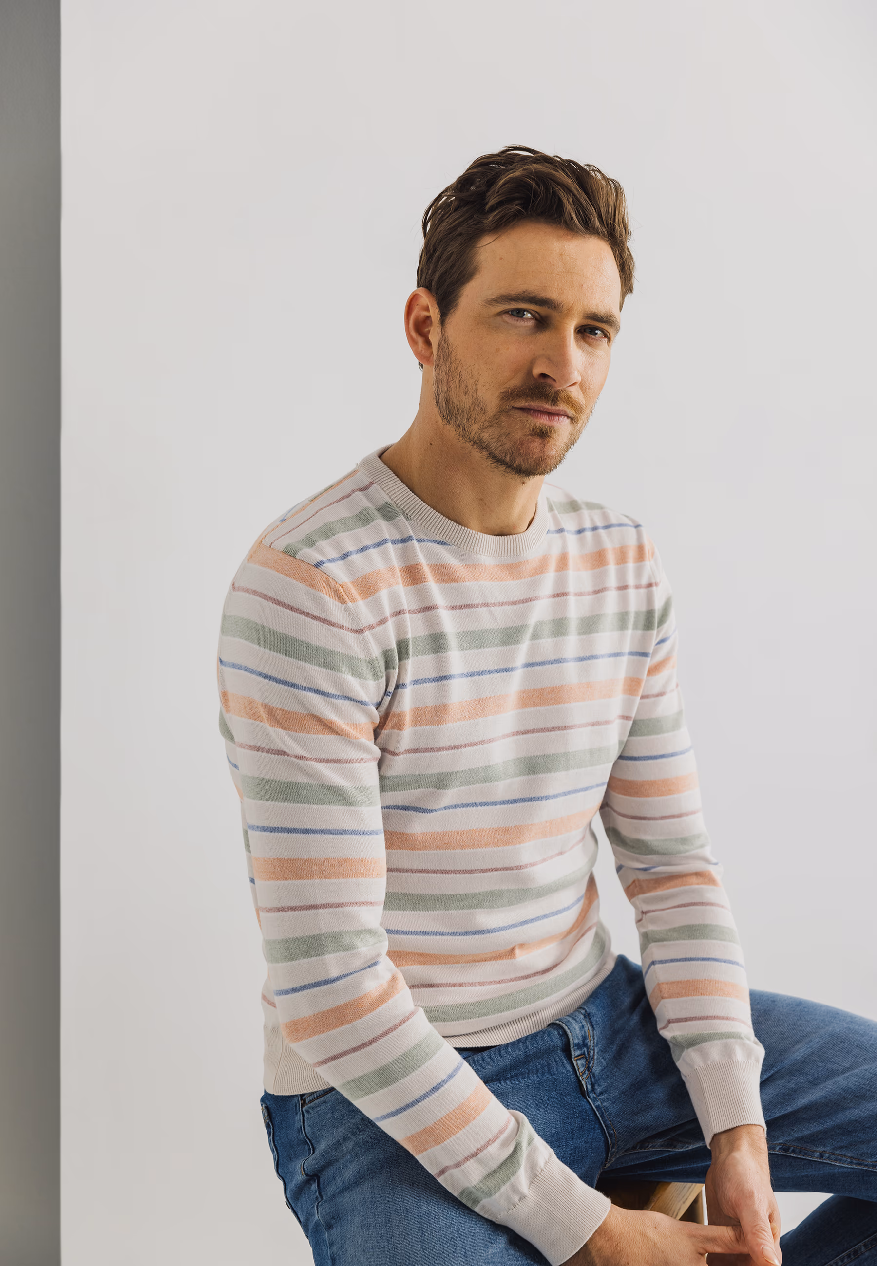 Crew neck striped structure