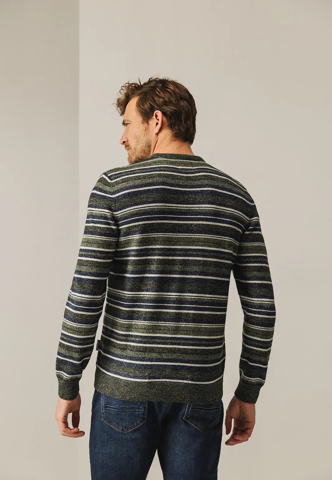 C-neck striped