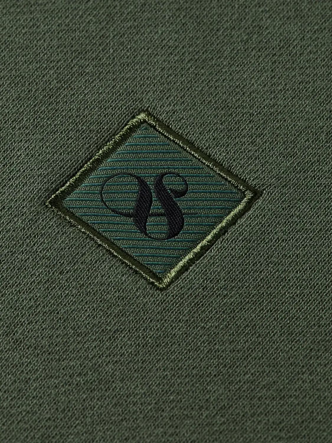 Reg fit logo badge