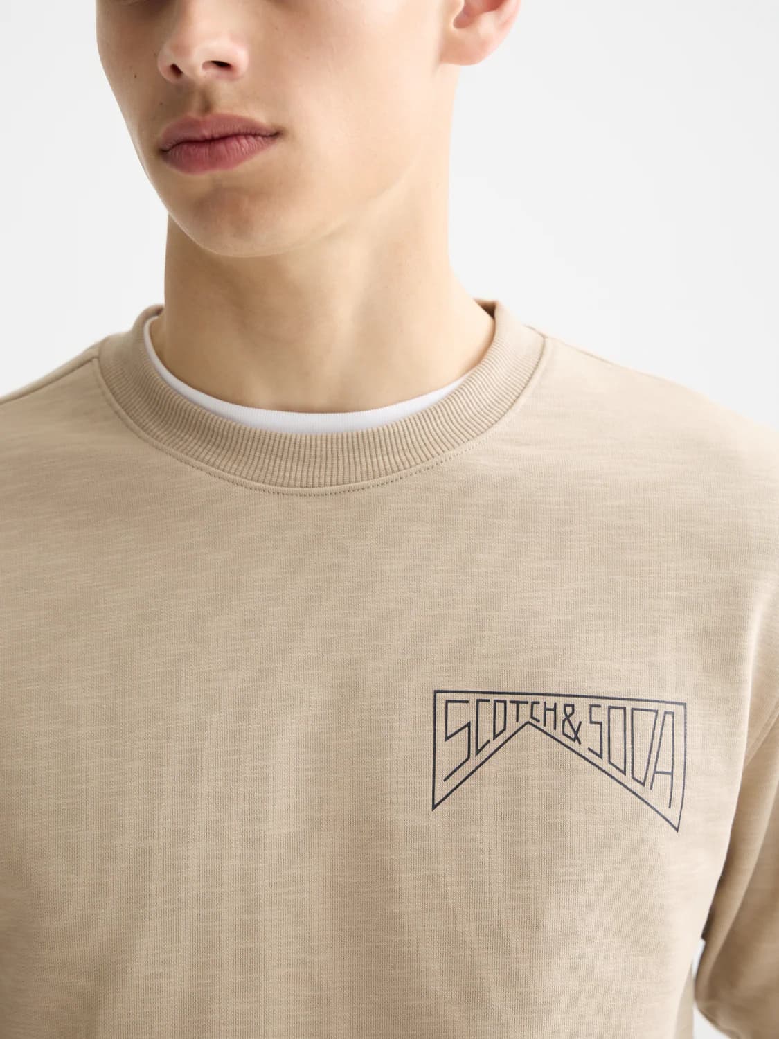 Left chest logo sweat