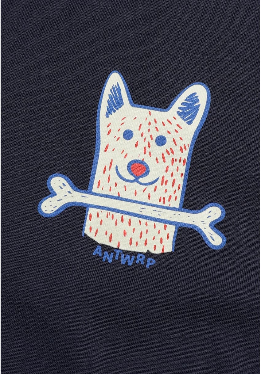 Borst witte hond beentje