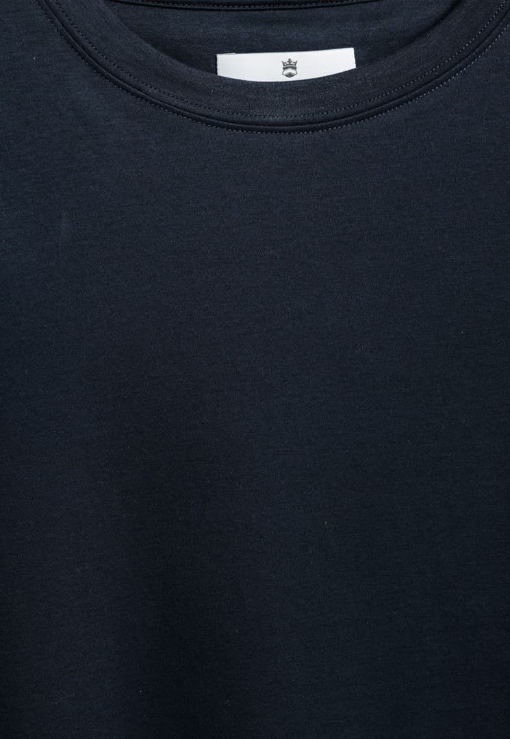 C-neck tee