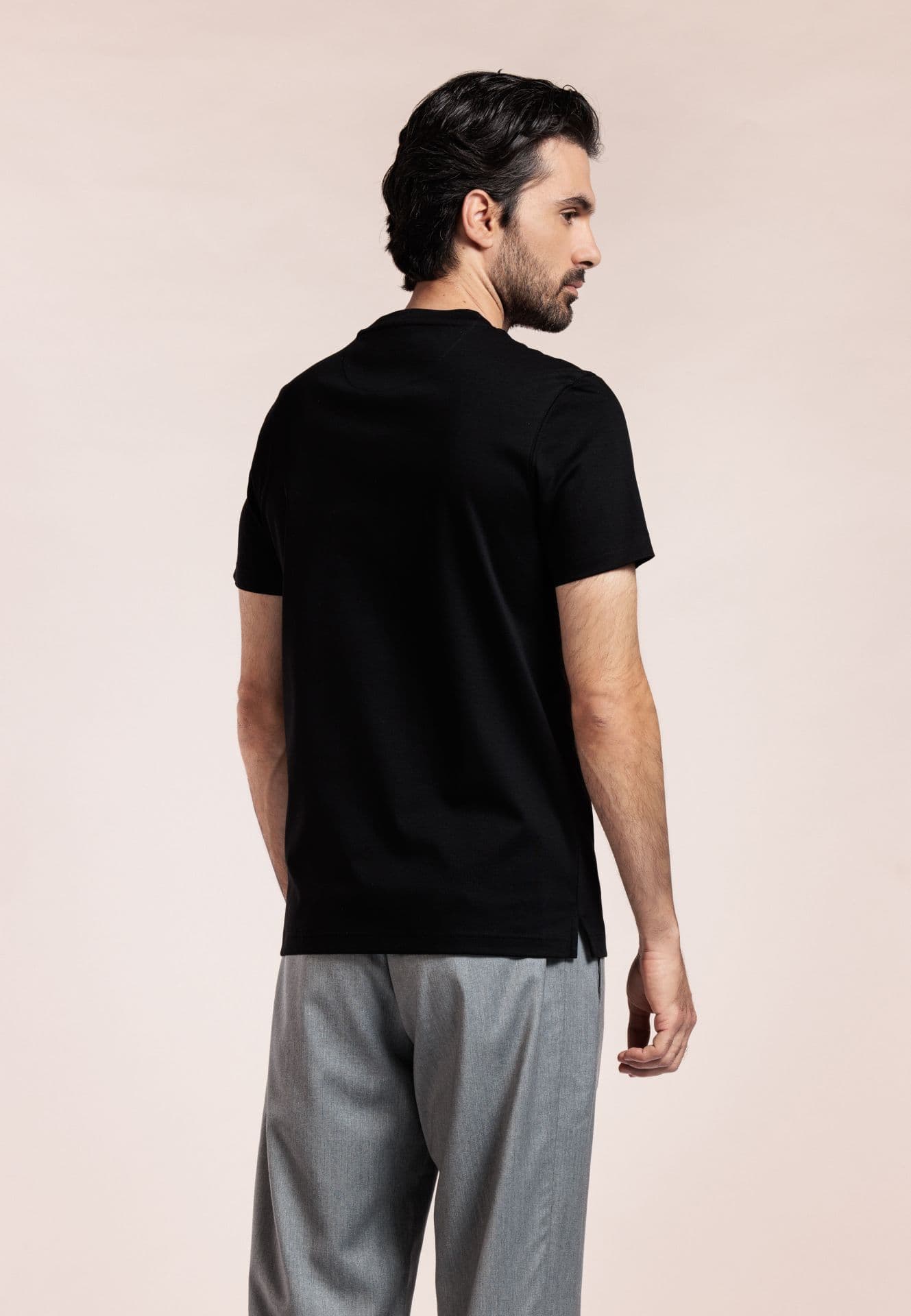 C-neck tee