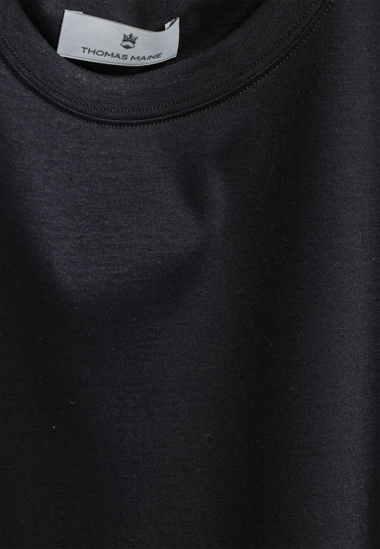 C-neck tee