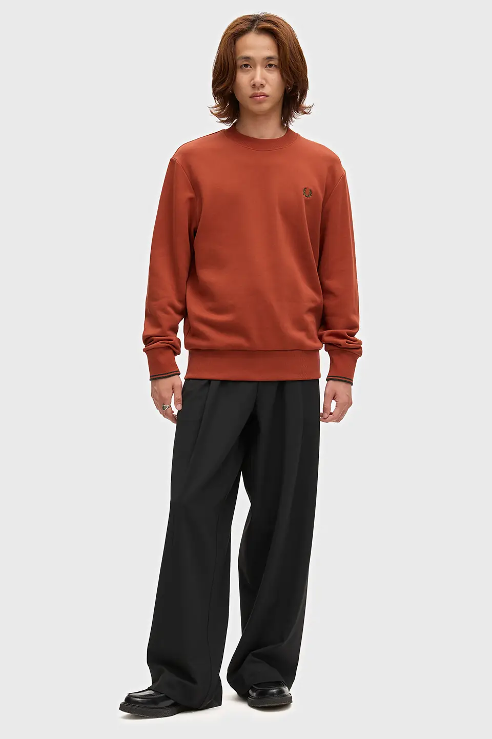 BASIC C-NECK SWEATSHIRT