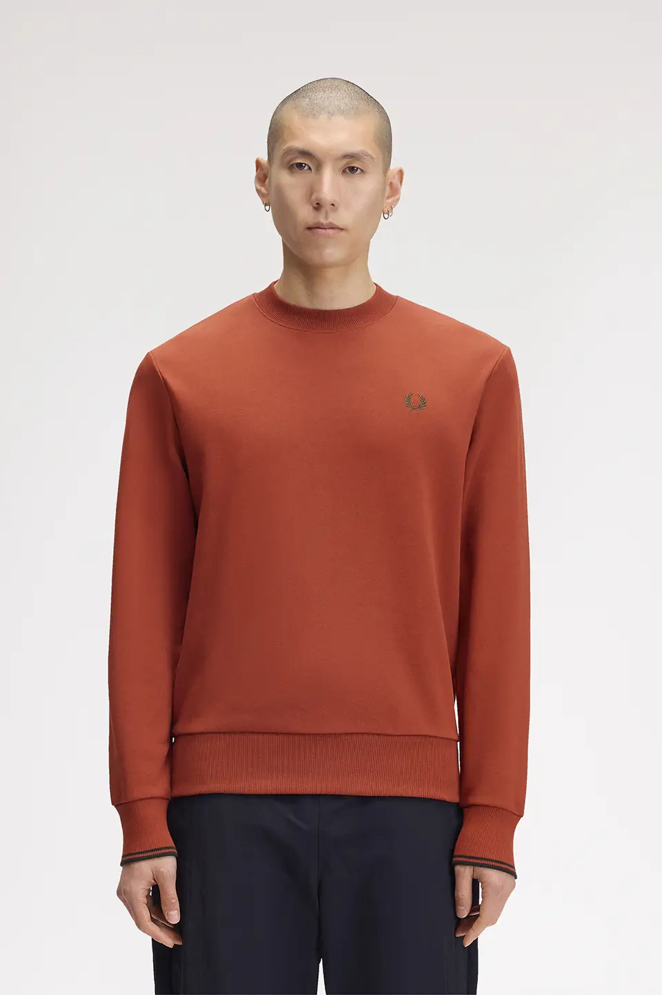 BASIC C-NECK SWEATSHIRT