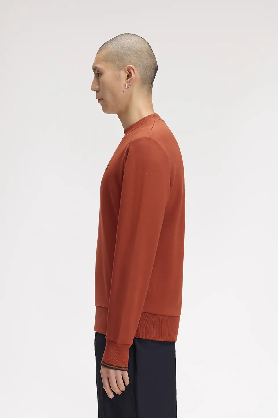BASIC C-NECK SWEATSHIRT