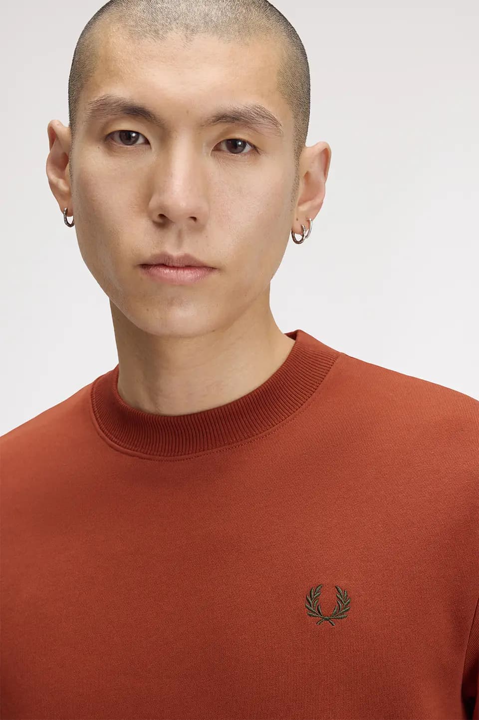 BASIC C-NECK SWEATSHIRT