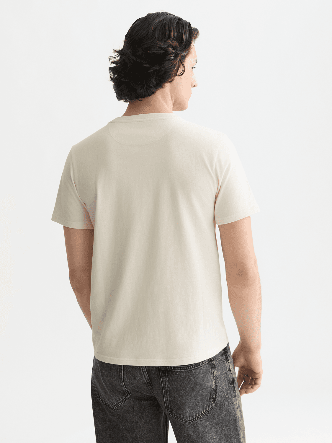 SEASONAL CORE CHEST LOGO REGULAR-FIT T-SHIRT