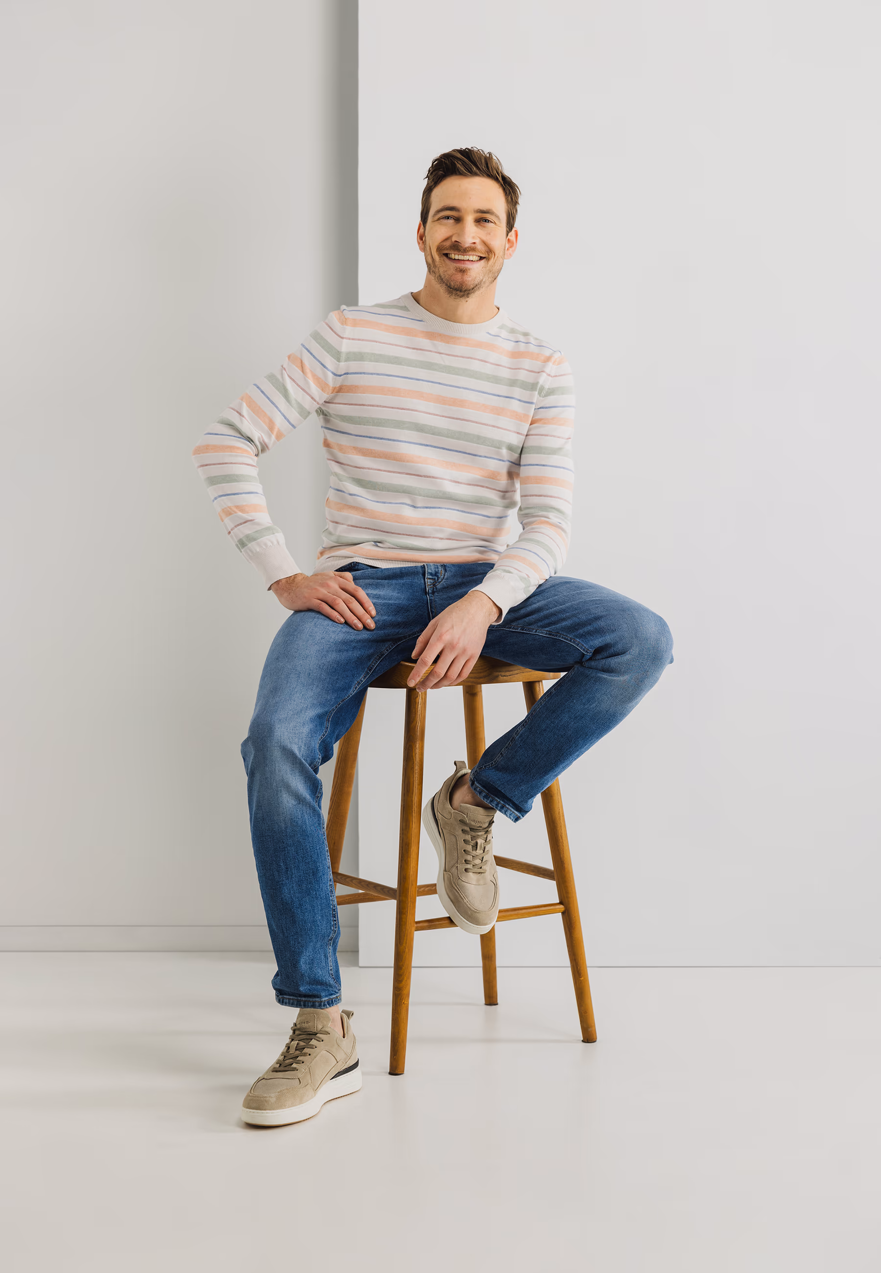 Crew neck striped structure