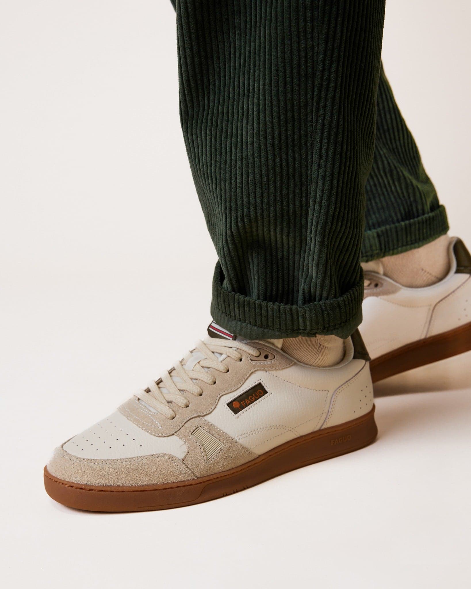 COMMUTE 1 sneakers van ecru-kaki leer
