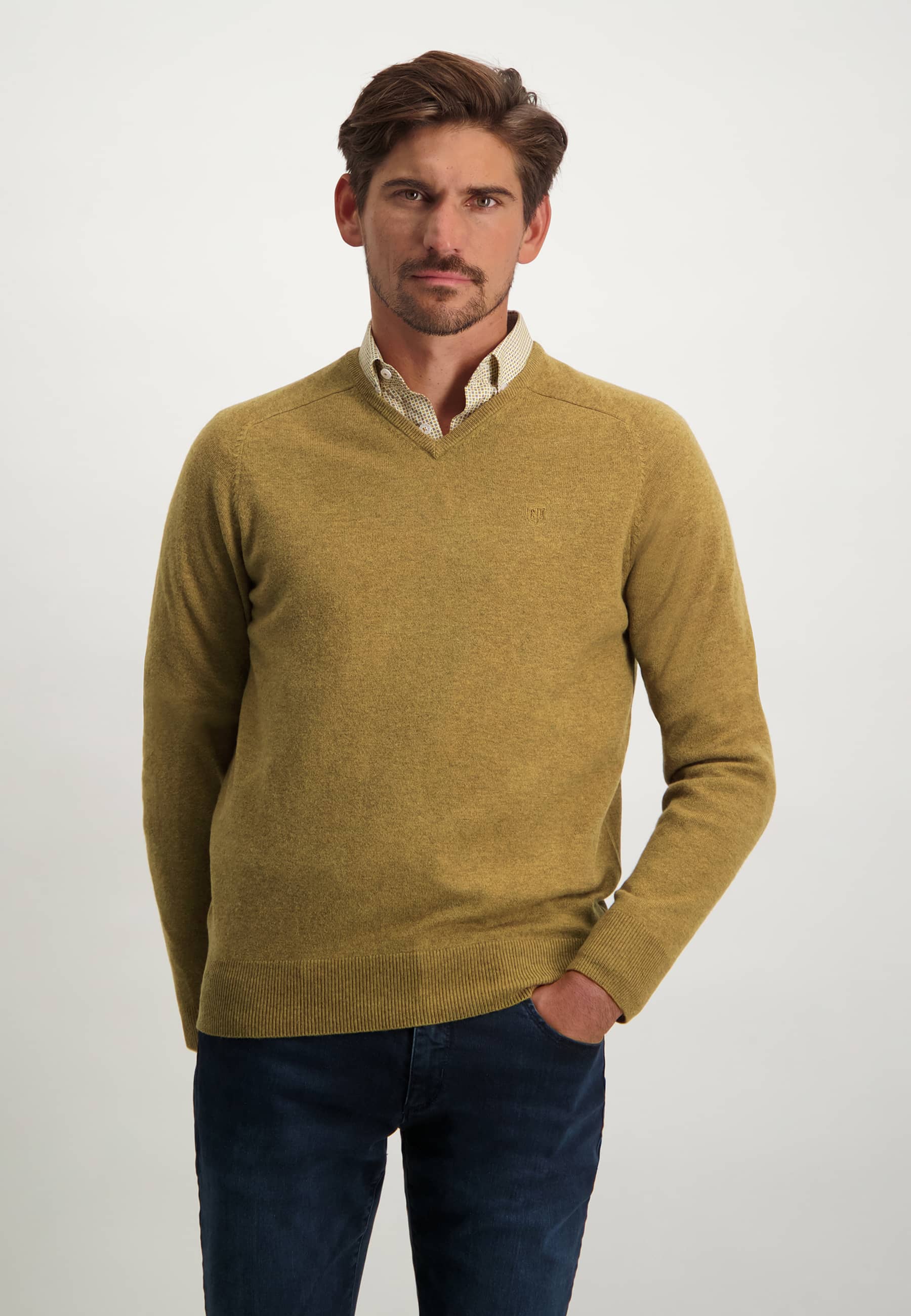 V-neck plain knit