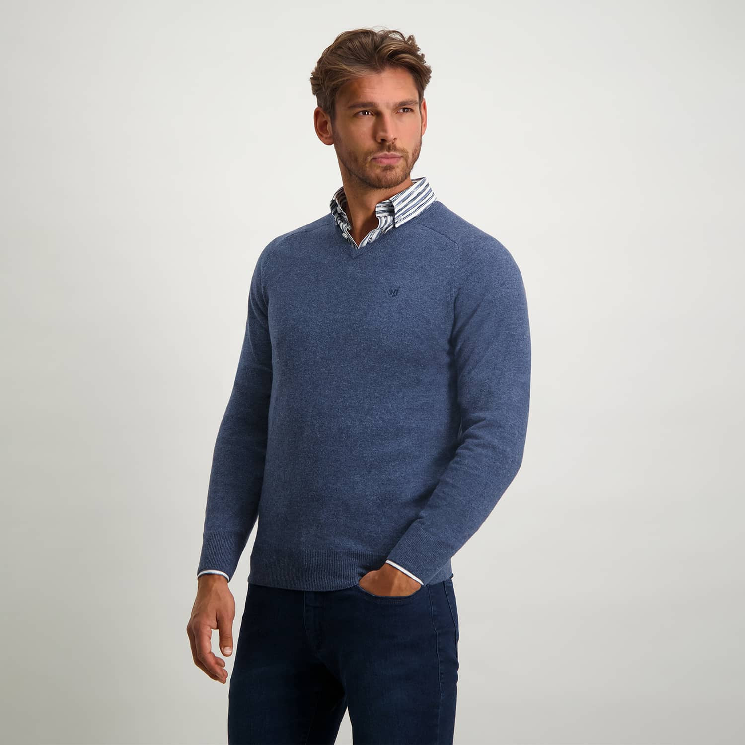V-neck plain knit