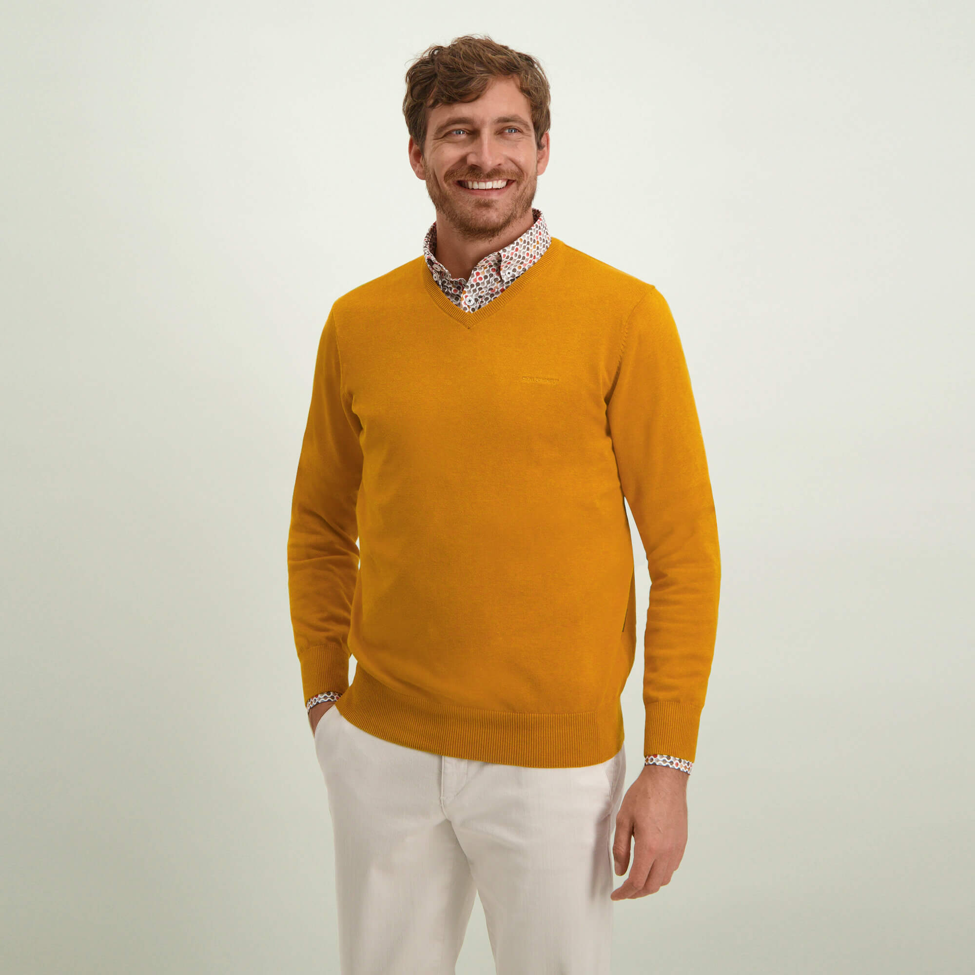 V-neck plain knit