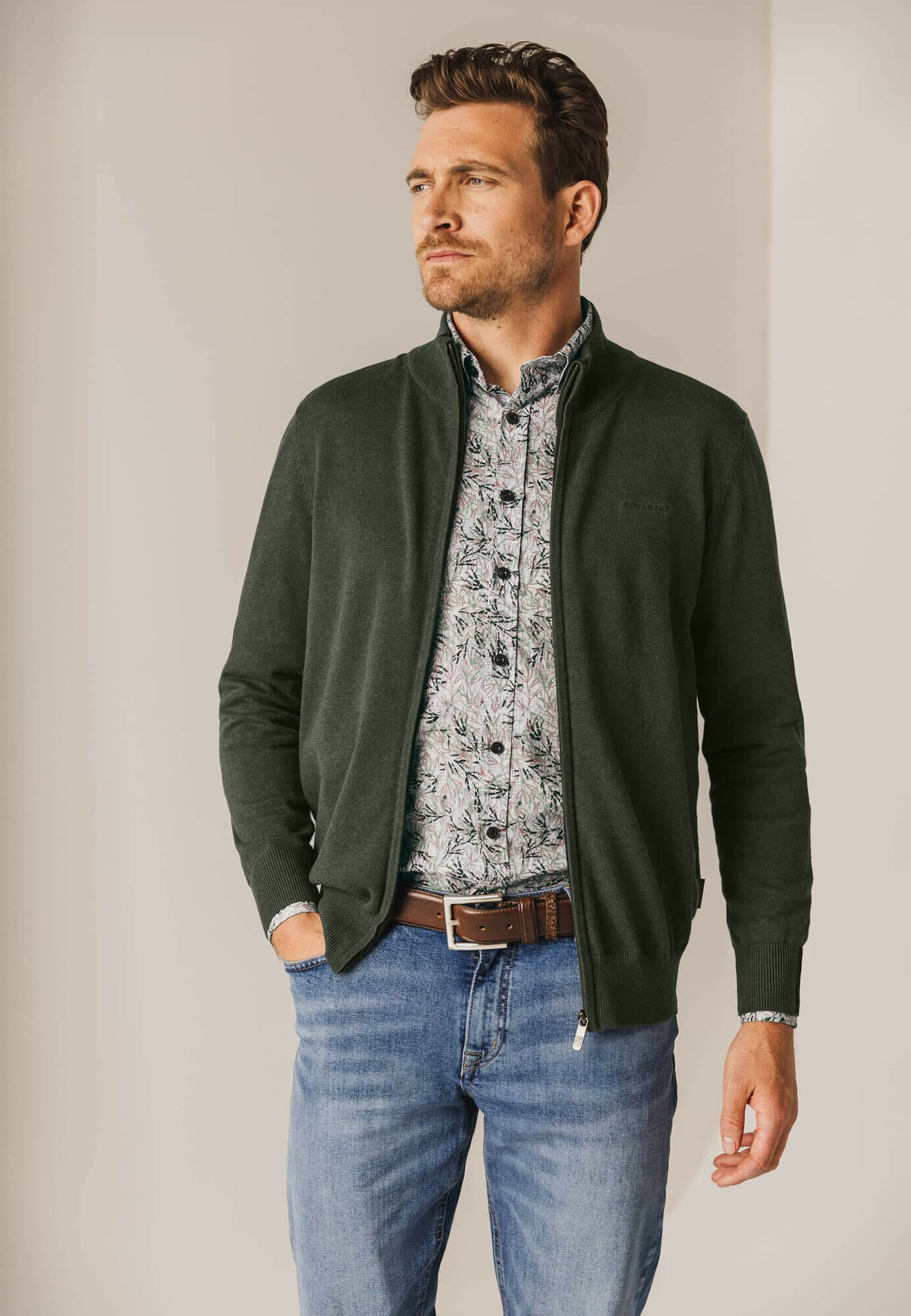 Cardigan plain zipper closure