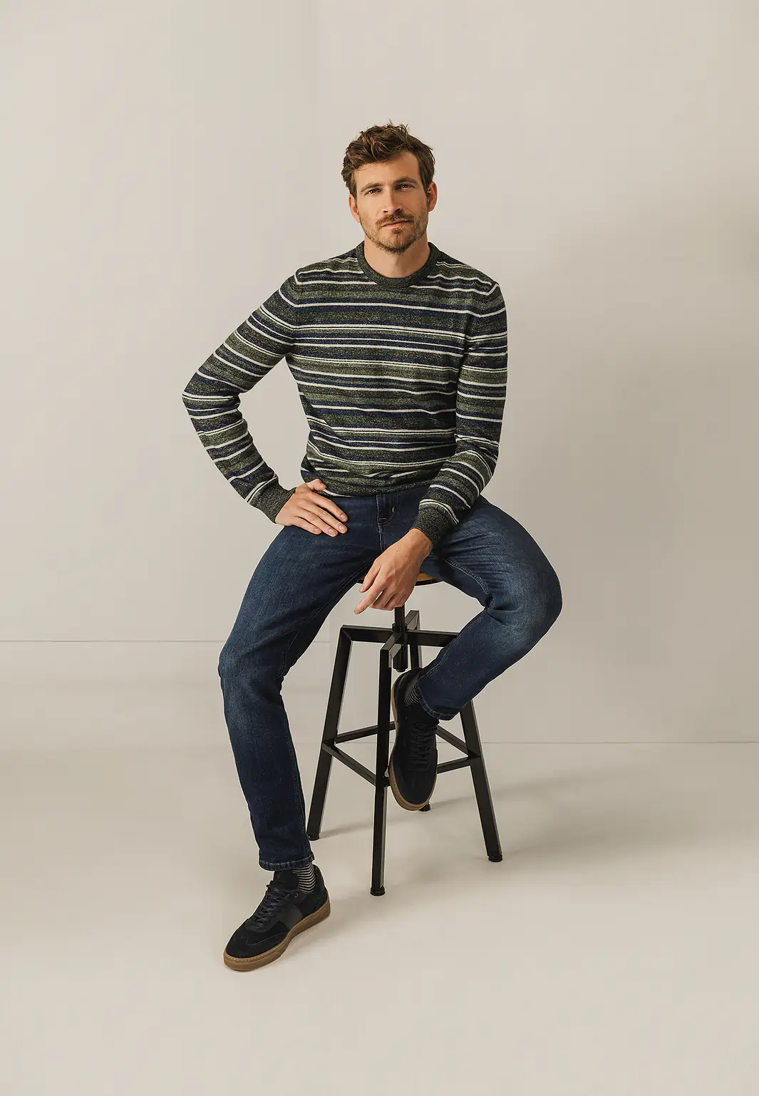 C-neck striped